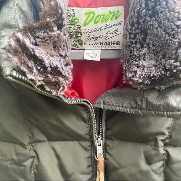 Goose Down Puffer Vest - Picture 4 of 6